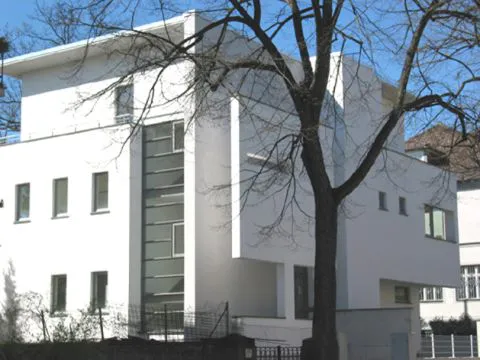 Hundekehlestra&szlig;e 32, Berlin