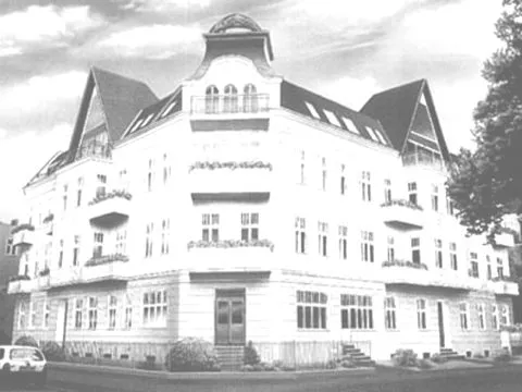 Waldowstra&szlig;e 1 / Herthaplatz 9, Berlin